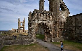 The Wee Room -Stay Where All St Andrews Is On The Doorstep!